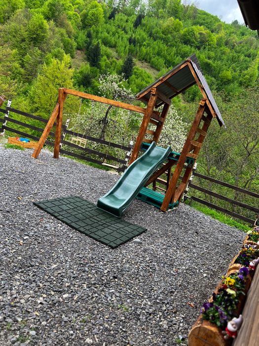 Cabana de închiriat la MUNTE