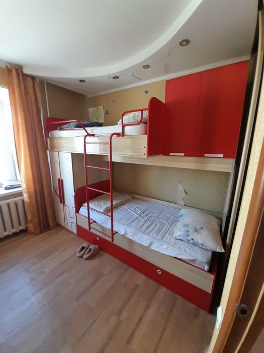 Двухярусная кроватка