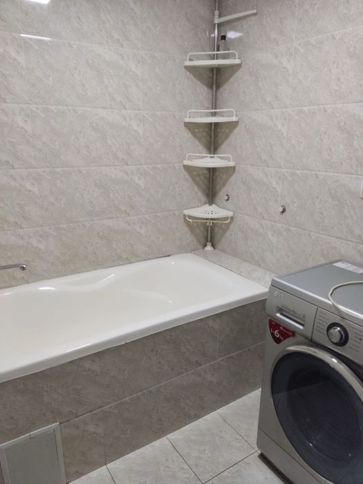 Сдаётся светлая и просторная 3 - ех комнатная квартира