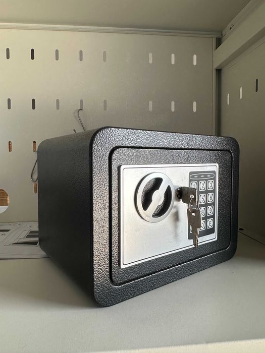 Kodli seyf kalit bilan / Кодовый сейф с ключом