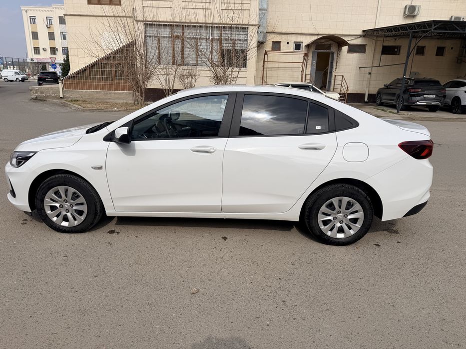 Chevrolet Onix .kraskasi polniy rodnoy ideal holat 10000 rodnoy probeg