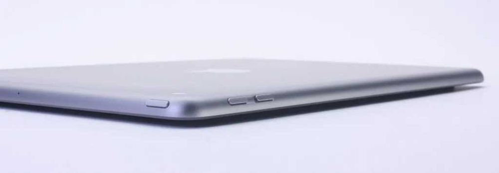 Apple iPad 6 (6-то поколение) 32GB 9.7-инчов Retina дисплей A1893