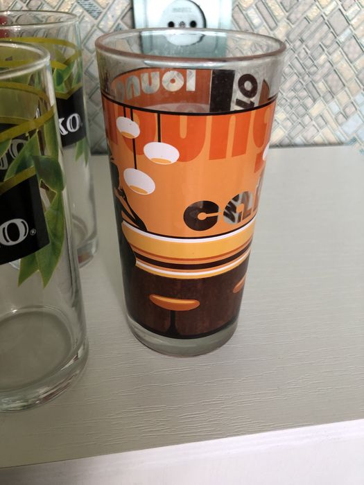 Стаканы и креманки.