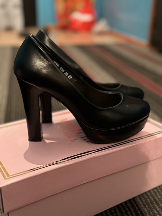 Каблук почти новый