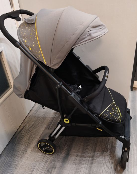 CHIPOLINO Лятна количка MOVE ON
В много добро запазено състояние. Без петна и скъсано. В оригинална опаковка. 
Описание
Характеристики:
• Подходяща з