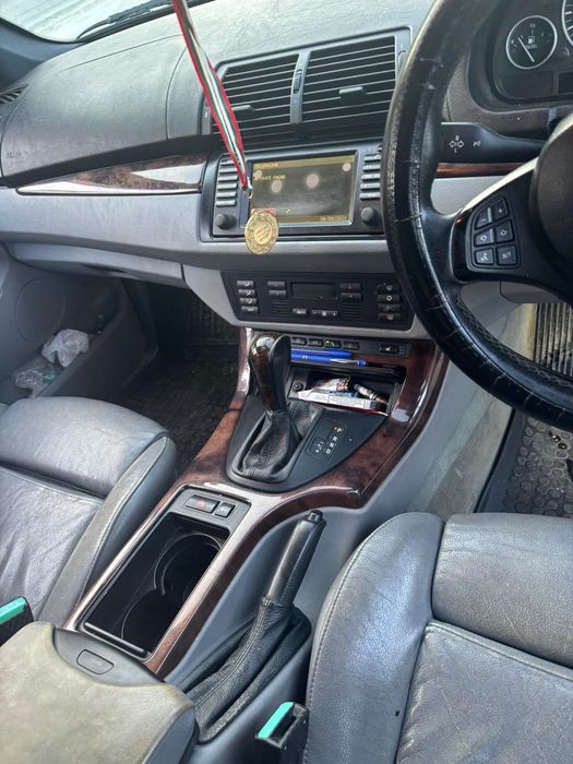 Автомобил bmw x5