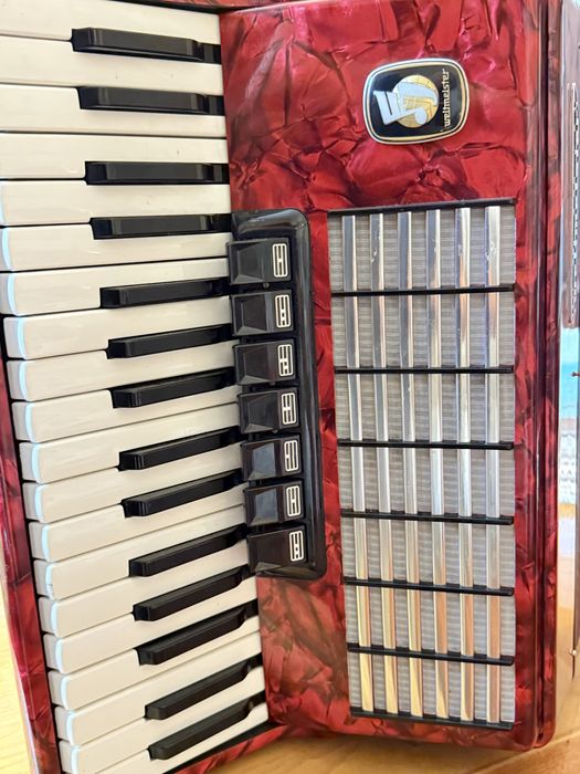 Акордеон Weltmeister Stella 80 баса