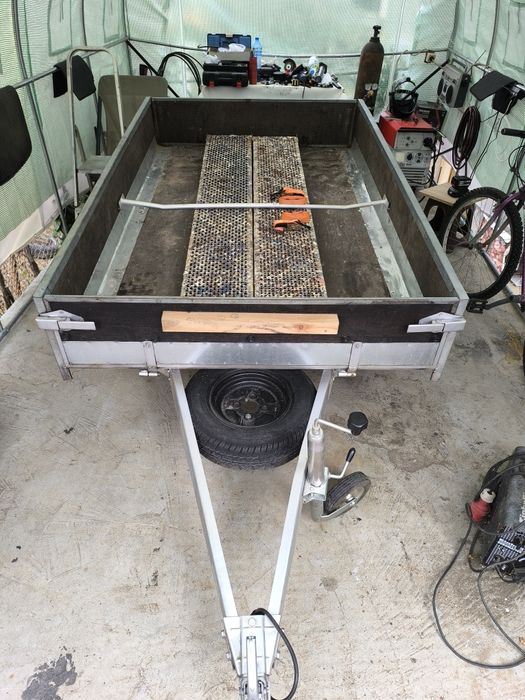 Ремарке и бус за различни превози