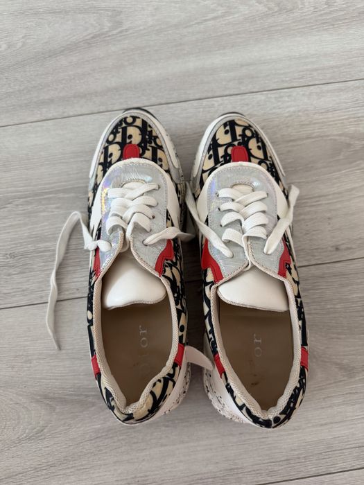 Продам кроссовки