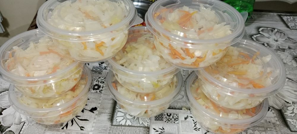 Квашенная капуста, домашние колбаса