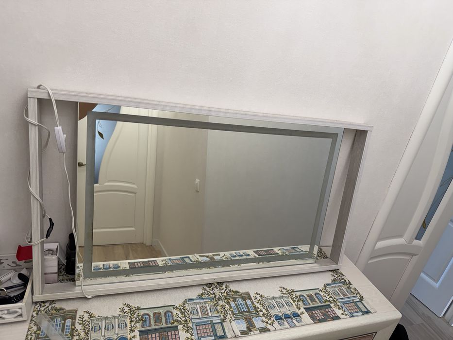 Зеркало настенное