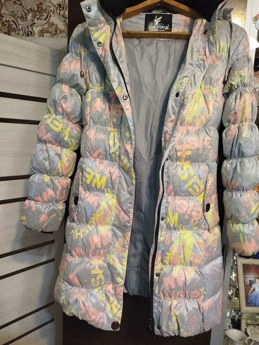 Продам куртки на девочку