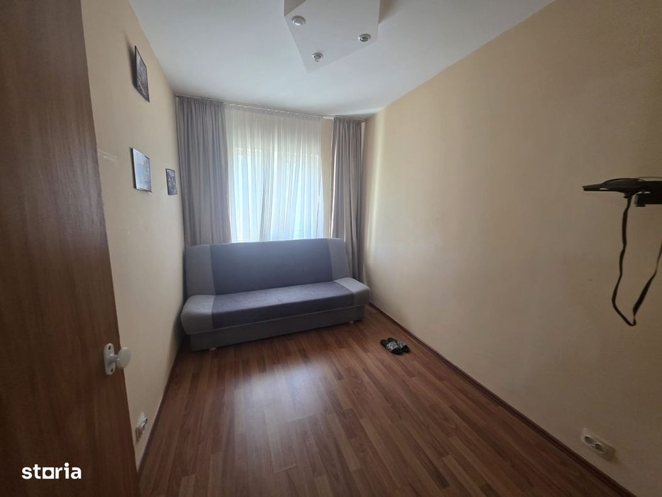 Apartament 3 camere Mioveni, et. 2 zona piata
