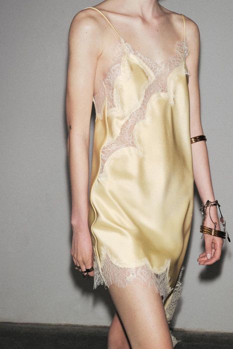 Zara дантелена сатенена рокля