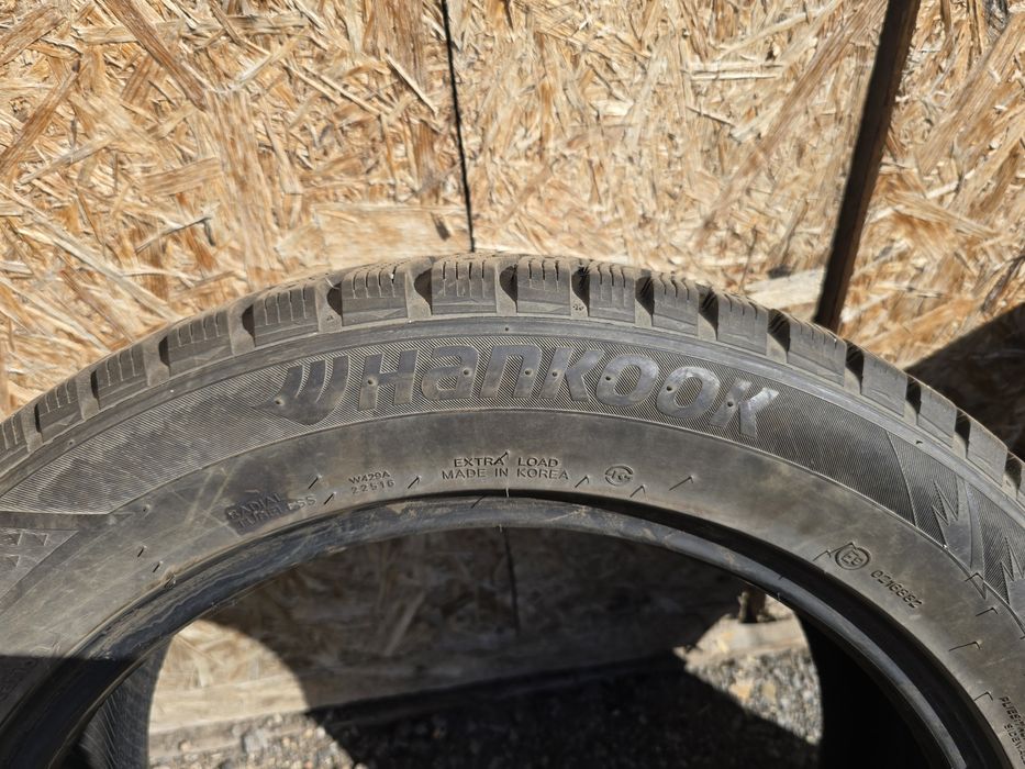 Шины зимние 225/55  R19