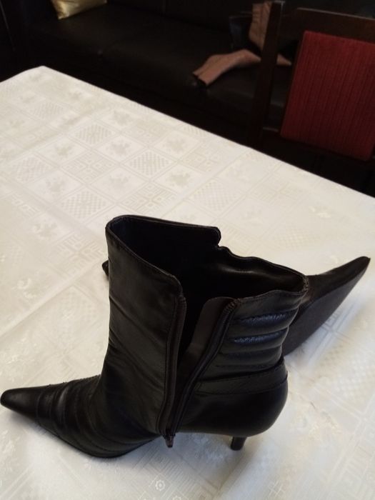 Cizme scurte din piele (Botine).