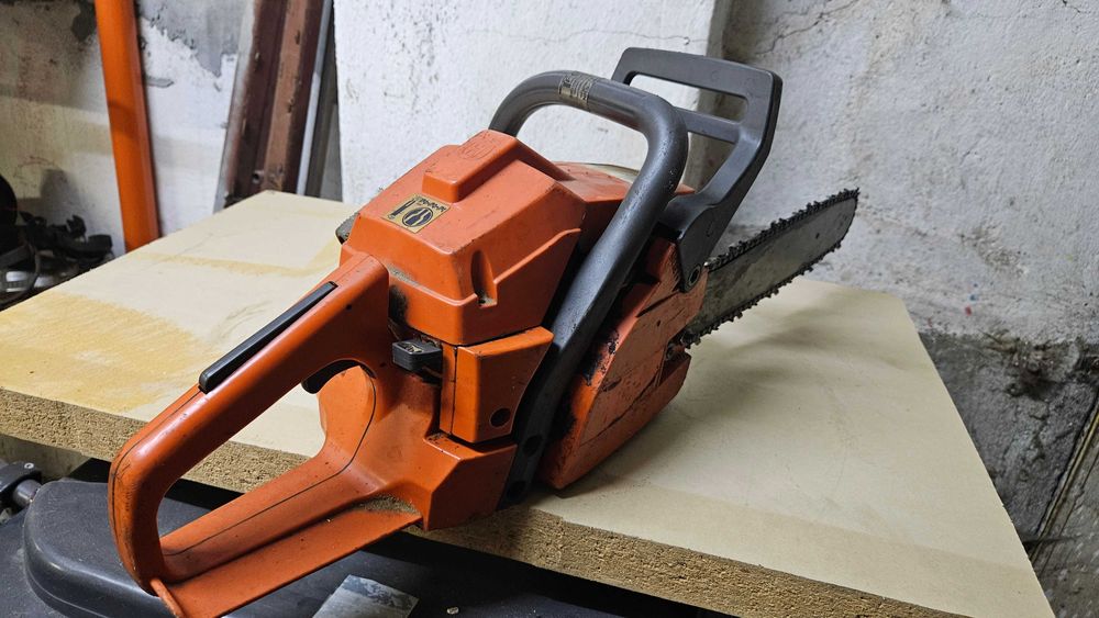 Drujba Husqvarna 136 pentru piese de schimb