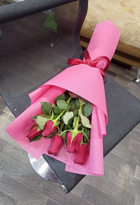 Бесплатная доставка цветы Уральск розы хризантема гипсофила пионы