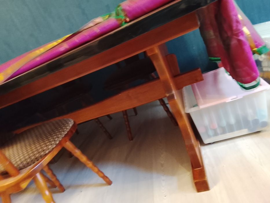 Masa de 12 persoane dintr-o bucată