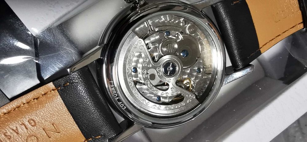 Ceas Nomos Lambda rezerva de putere