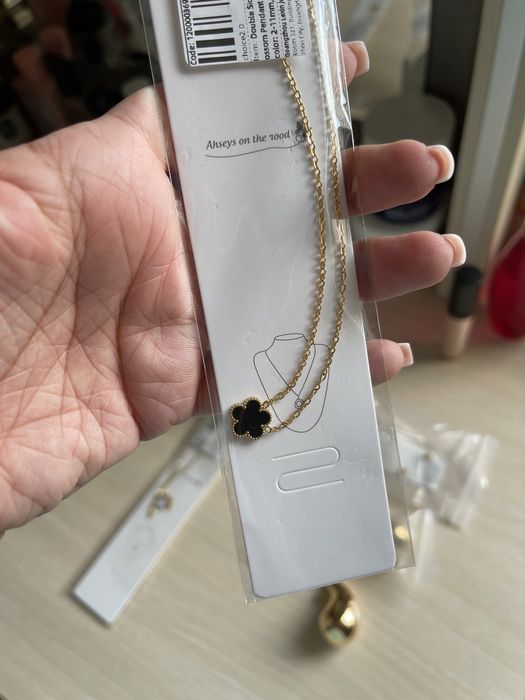 Обеци и гривни и колиета с детелини по модел на Van Cleef