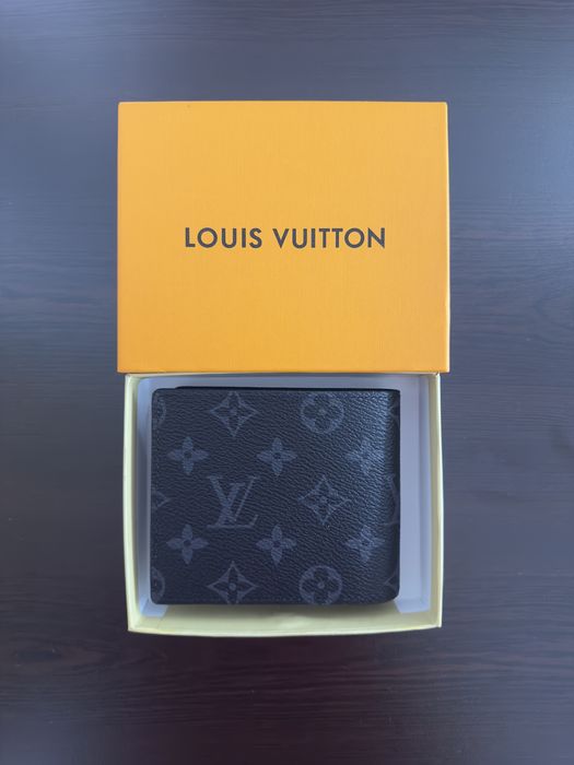 Чисто нов LV портфейл