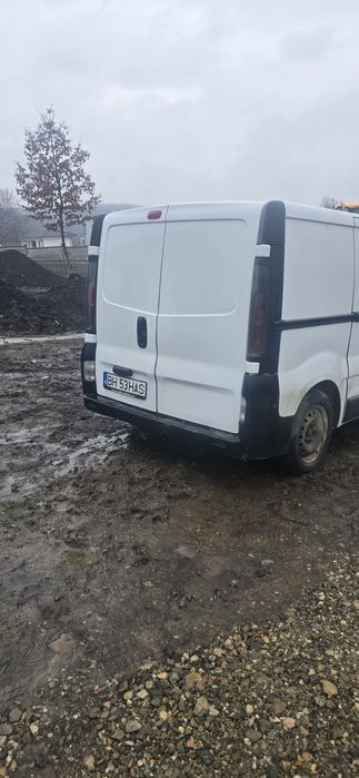 Vand opel vivaro  anul 2004