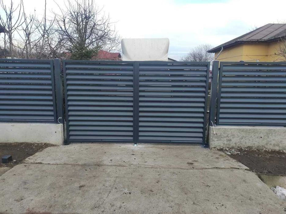 Garduri si porti din panouri stil jaluzele, sipca metalica, tabla cutata, plasa bordurata, fier forjat, BCA sau beton si alte modele disponibile