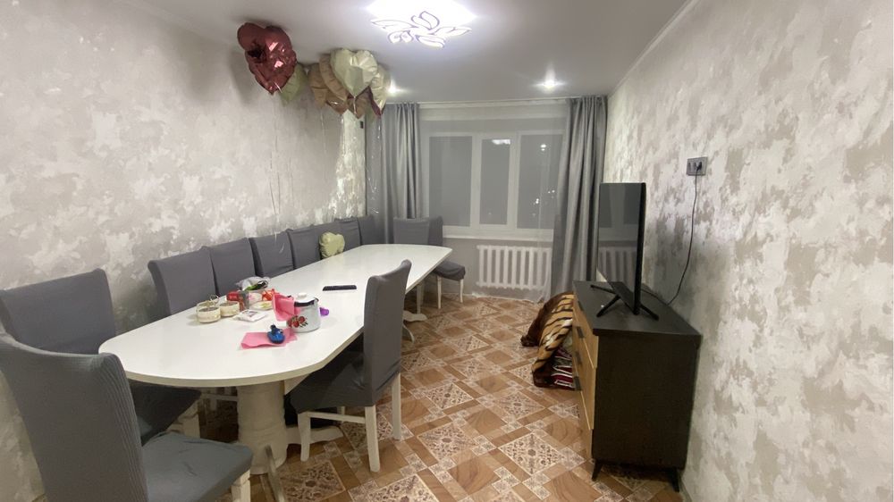 Стол со стульями