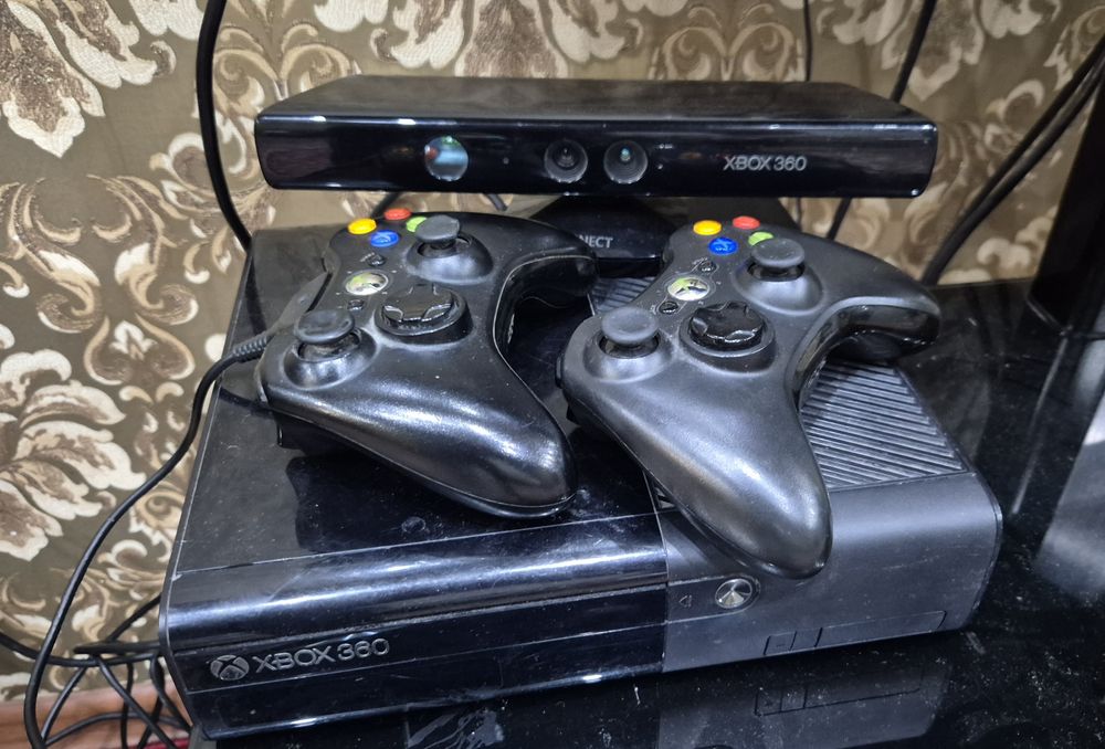 Xbox360 e прошитая 65игр + kinect