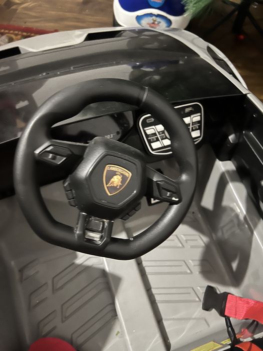 Продам детскую машинку электромобиль