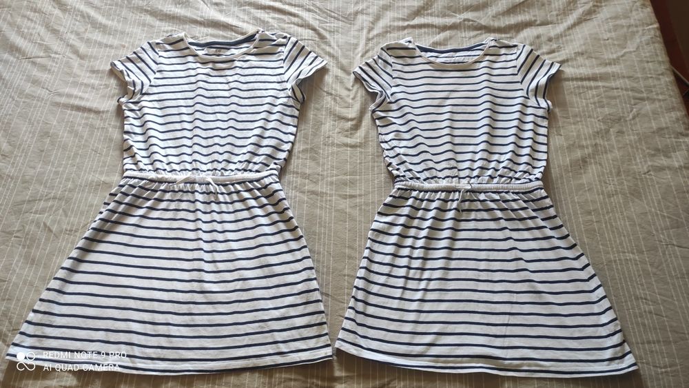 Роклички за близначки и мама