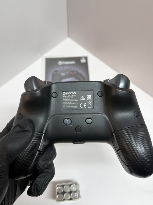 Controller cu fir Nacon revolution pro controller 3 pentru PS4