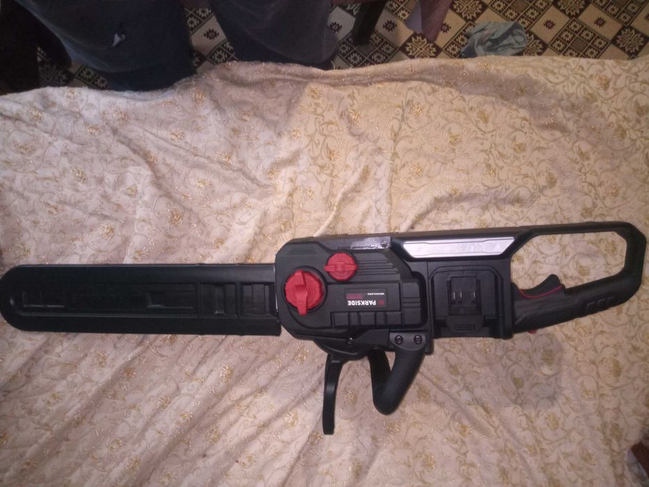 Акумулаторна  Резачка за дърва  Парксайд с батерии