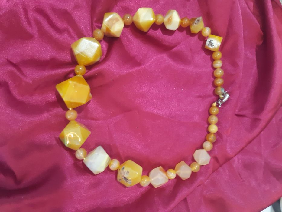 Бусы крупные ограненные