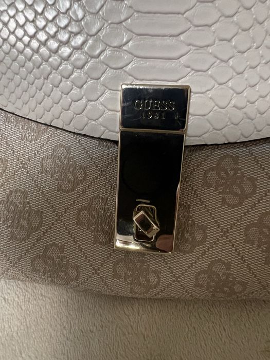 Дамска чанта Guess