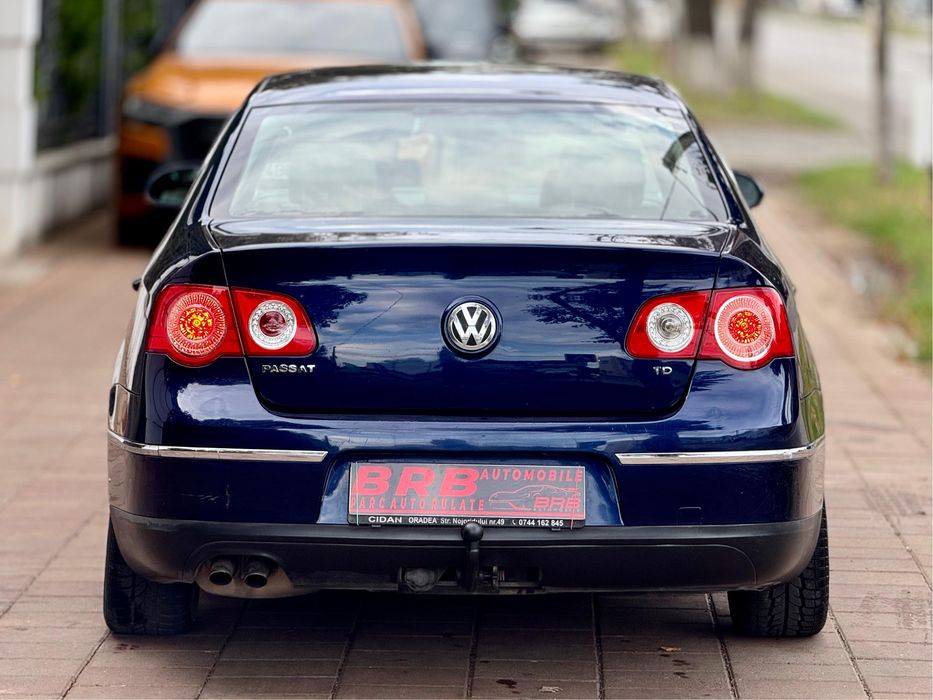 • Volkswagen Passat 2007 / 2.0 Diesel / Berlina / Parc Auto /  RATE •