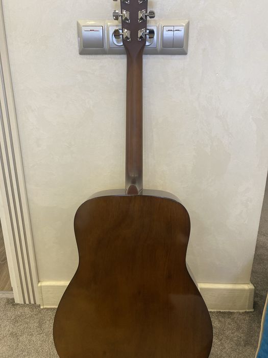 Продам гитару YAMAHA