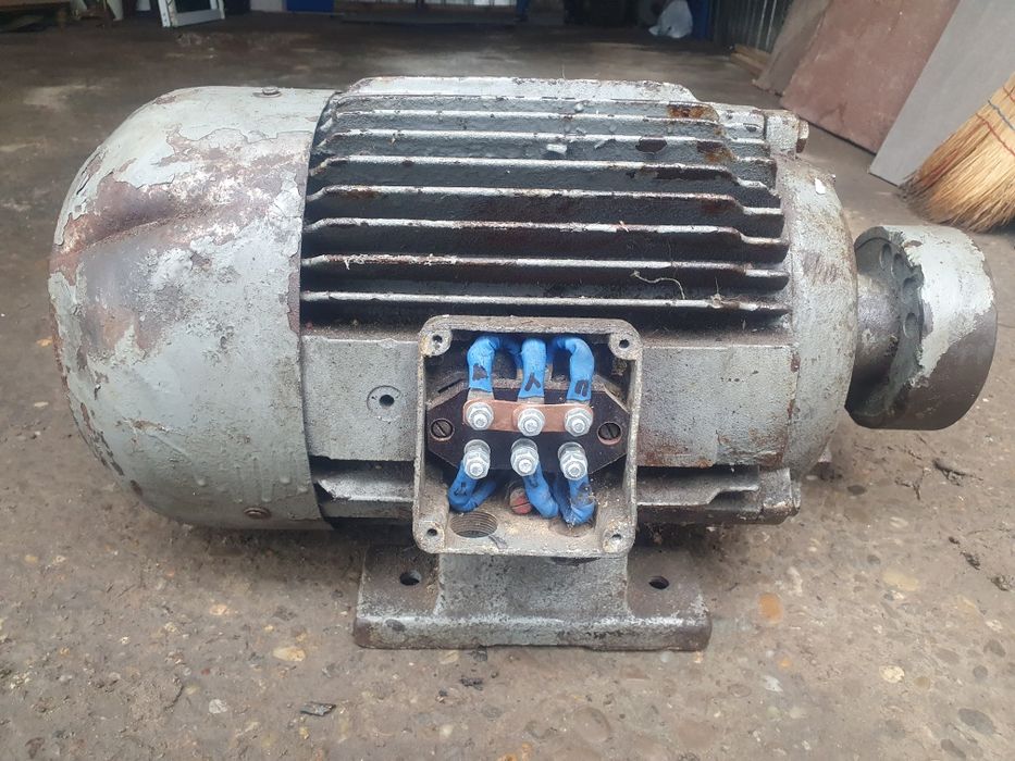 De vanzare 3 motoare trifazate