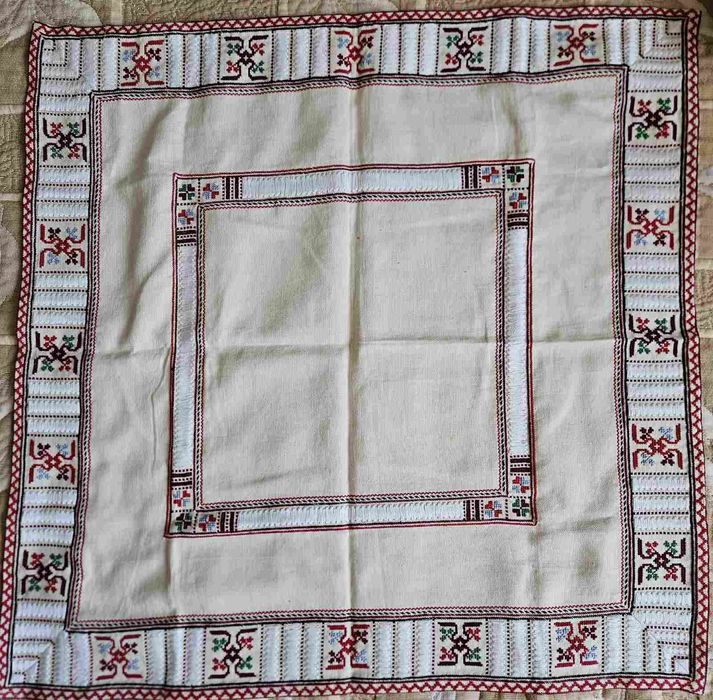 Карета с българска шевица