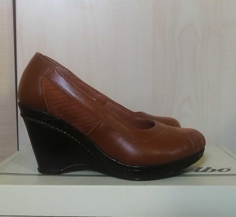 Pantofi din piele naturala cu platforma neagra numarul 35 / 36