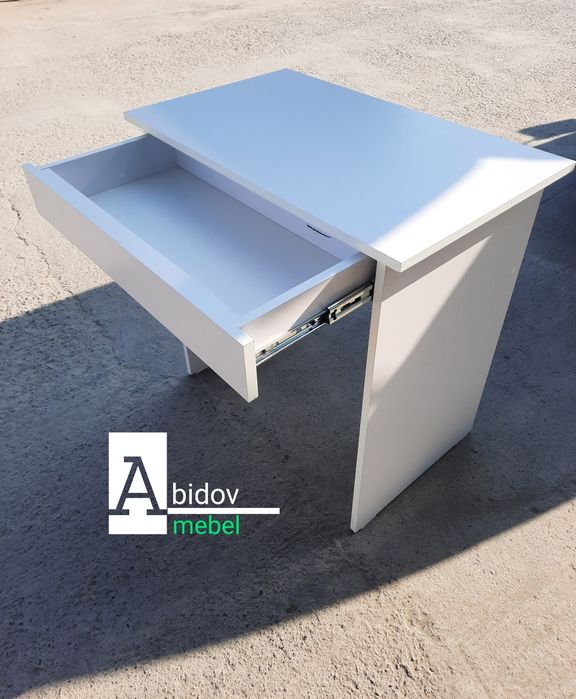 Письменный стол впишется в интерьер абсолютно любого стиля.