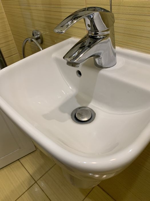 Смесител Grohe и малък умивалник Kale