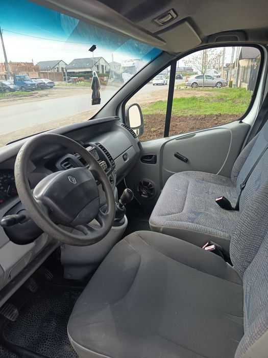 Vând, Schimb Renault trafic 1.9 tdi cu mașina cu locuri.