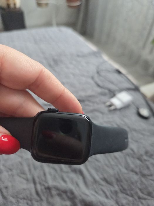 Продам эпл вотч se 2