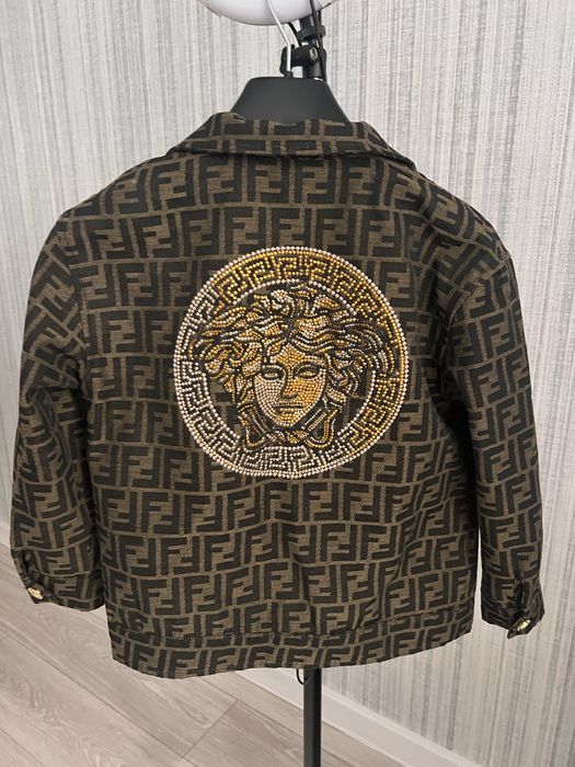 Продаю детскии малчековы вещи под оригенал очен