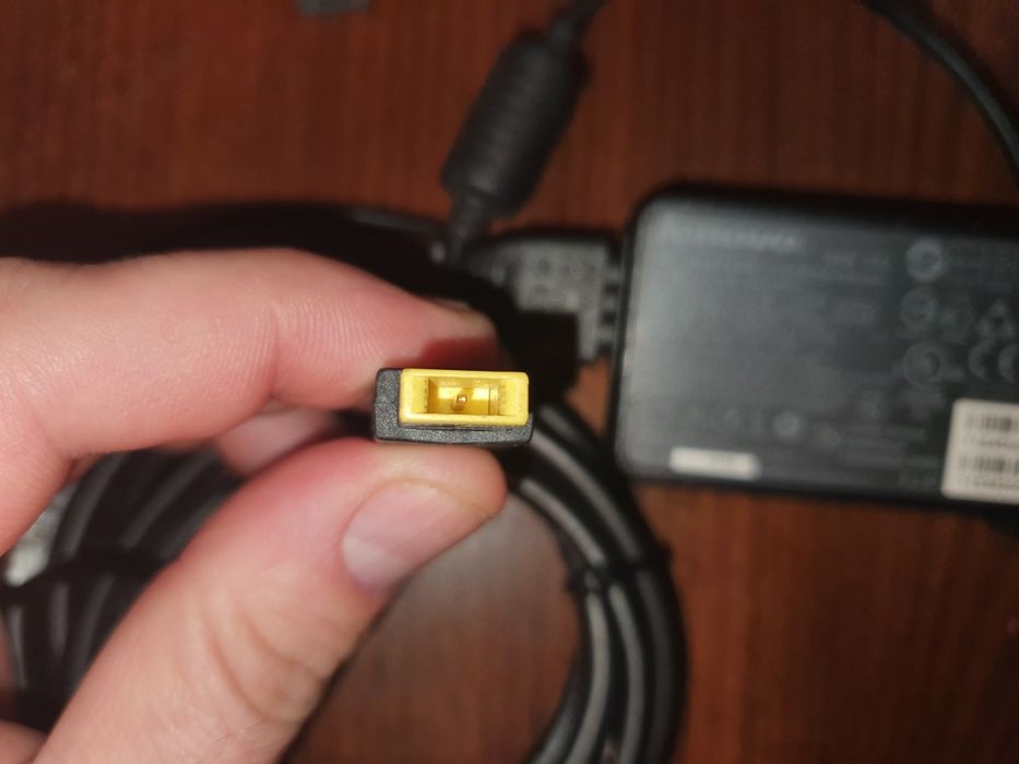 Зарядно устройство за лаптоп леново