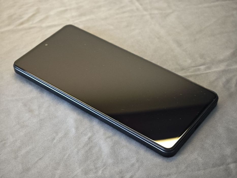 POCO X5 Pro 5G 256GB — почти нов, идеално състояние + пълен комплект
