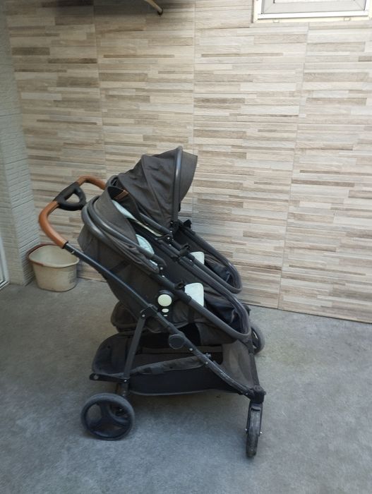 Продавам количка за близнаци chipolino duo