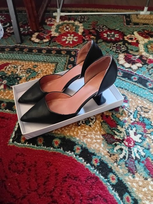 zamonaviy baza  oyoq kiyim toylaga kundaliga kiyishgayam zor